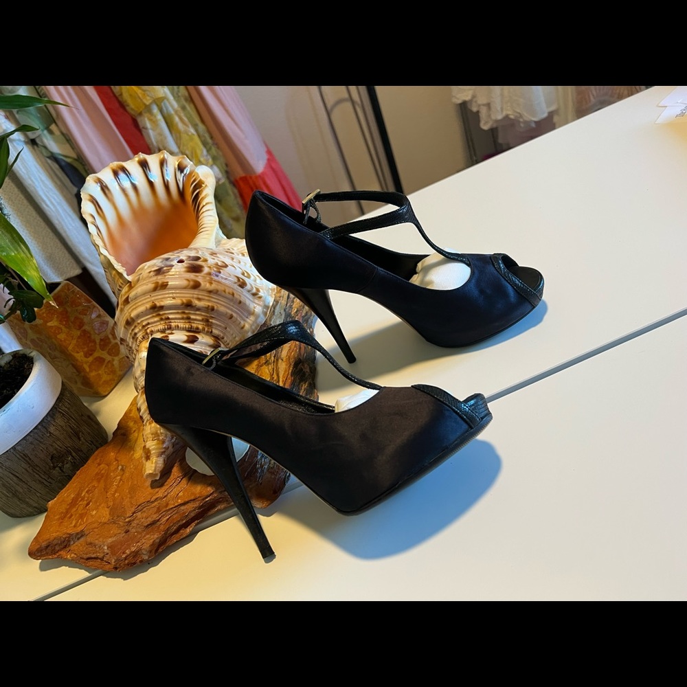 We Authenticate Fendi chic chic Shoes